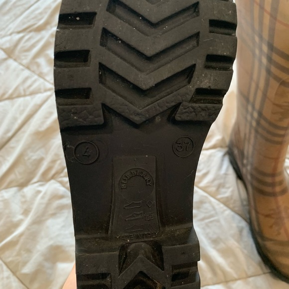 Burberry rain boots - Picture 5 of 11